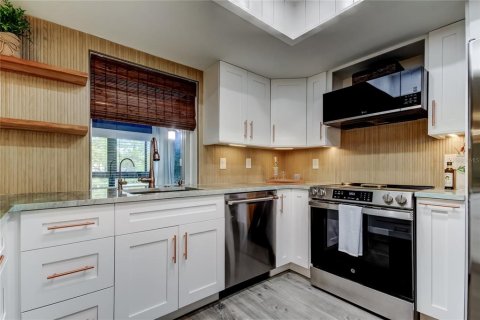Condo in Clearwater, Florida, 2 bedrooms  № 2202654 - photo 22