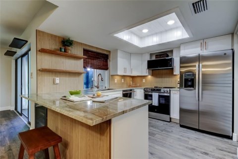 Condo in Clearwater, Florida, 2 bedrooms  № 2202654 - photo 2