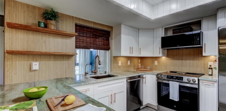 Condo in Clearwater, Florida, 2 bedrooms  № 2202654