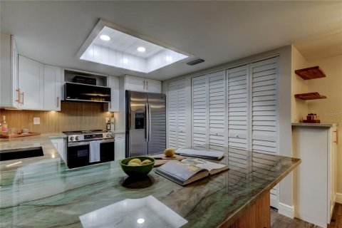 Condo in Clearwater, Florida, 2 bedrooms  № 2202654 - photo 4