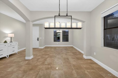 House in Lakeland, Florida 5 bedrooms, 319.58 sq.m. № 2231518 - photo 8