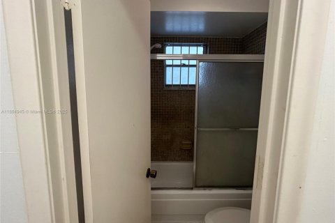 Condo in North Miami Beach, Florida, 1 bedroom  № 1893321 - photo 5