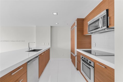 Купить кондоминиум в Майами, Флорида 2 спальни, 116.69м2, № 1896244 - фото 16