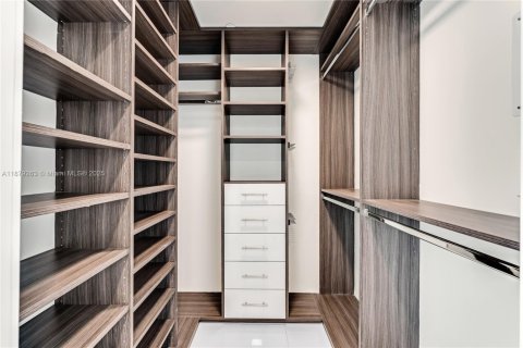 Купить кондоминиум в Майами, Флорида 2 спальни, 116.69м2, № 1896244 - фото 19