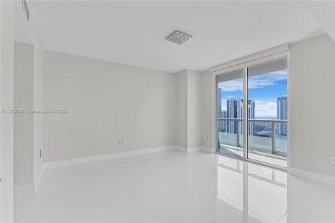 Купить кондоминиум в Майами, Флорида 2 спальни, 116.69м2, № 1896244 - фото 25