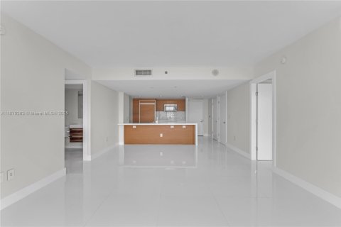 Купить кондоминиум в Майами, Флорида 2 спальни, 116.69м2, № 1896244 - фото 14
