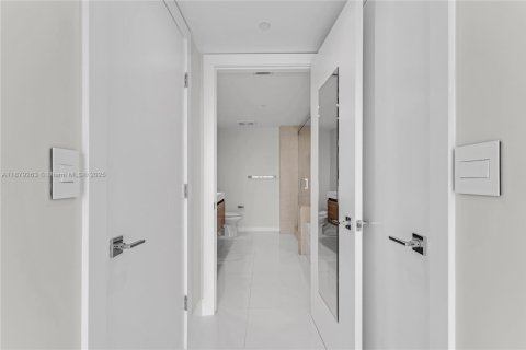 Купить кондоминиум в Майами, Флорида 2 спальни, 116.69м2, № 1896244 - фото 28