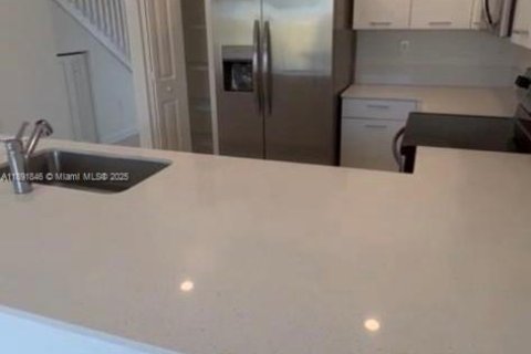 Townhouse in Miami, Florida 3 bedrooms, 129.41 sq.m. № 1943902 - photo 11