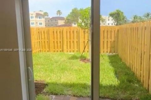 Townhouse in Miami, Florida 3 bedrooms, 129.41 sq.m. № 1943902 - photo 24