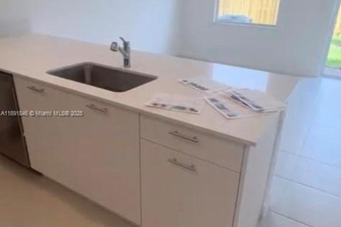 Townhouse in Miami, Florida 3 bedrooms, 129.41 sq.m. № 1943902 - photo 1