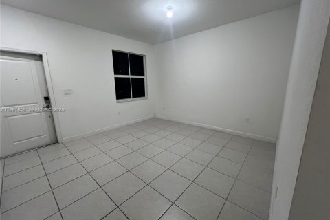 Townhouse in Miami, Florida 3 bedrooms, 129.41 sq.m. № 1943902 - photo 18