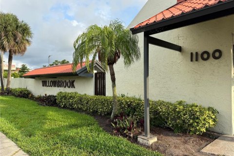 Condo in Largo, Florida, 2 bedrooms № 2104877