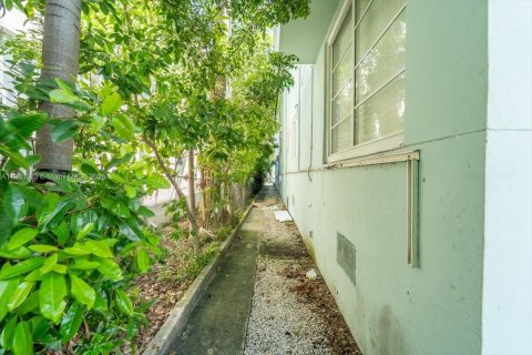 Commercial property in Miami Beach, Florida 823.11 sq.m. № 1967395 - photo 4