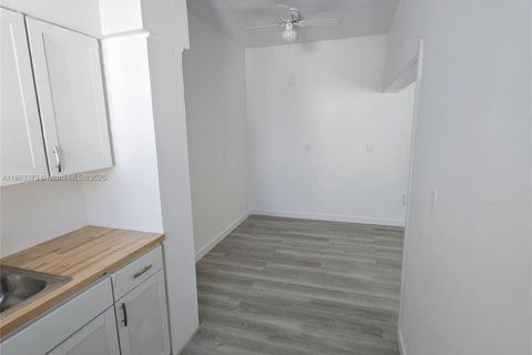 Commercial property in Miami Beach, Florida 823.11 sq.m. № 1967395 - photo 16