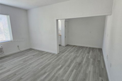 Commercial property in Miami Beach, Florida 823.11 sq.m. № 1967395 - photo 21