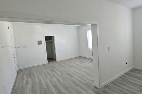 Commercial property in Miami Beach, Florida 823.11 sq.m. № 1967395 - photo 20