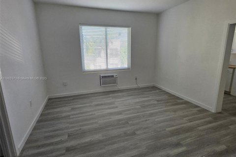 Commercial property in Miami Beach, Florida 823.11 sq.m. № 1967395 - photo 22