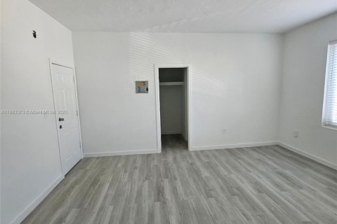 Commercial property in Miami Beach, Florida 823.11 sq.m. № 1967395 - photo 19