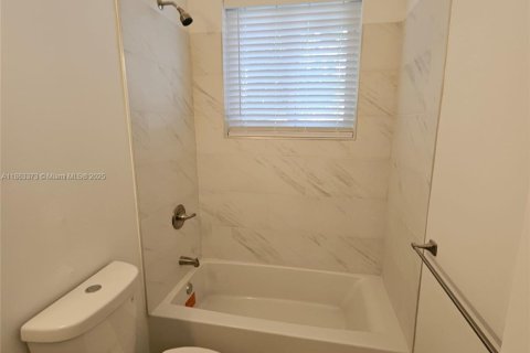 Commercial property in Miami Beach, Florida 823.11 sq.m. № 1967395 - photo 14