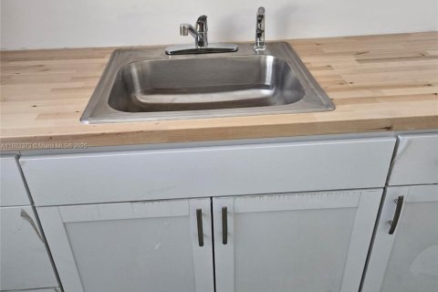 Commercial property in Miami Beach, Florida 823.11 sq.m. № 1967395 - photo 12