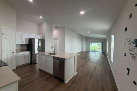 House in Haines City, Florida 3 bedrooms, 150.04 sq.m. № 2379244 - photo 5