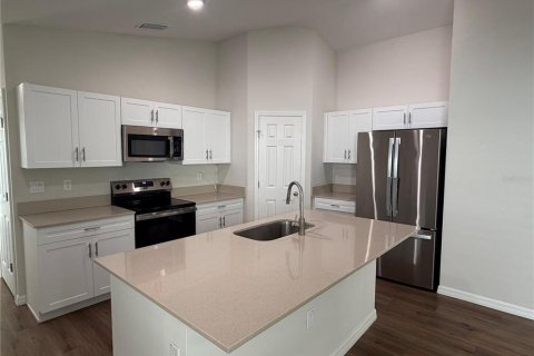 House in Haines City, Florida 3 bedrooms, 150.04 sq.m. № 2379244 - photo 4
