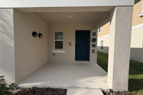 House in Haines City, Florida 3 bedrooms, 150.04 sq.m. № 2379244 - photo 2
