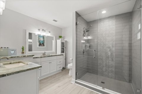 House in Tavares, Florida 4 bedrooms, 225.47 sq.m. № 2147475 - photo 22