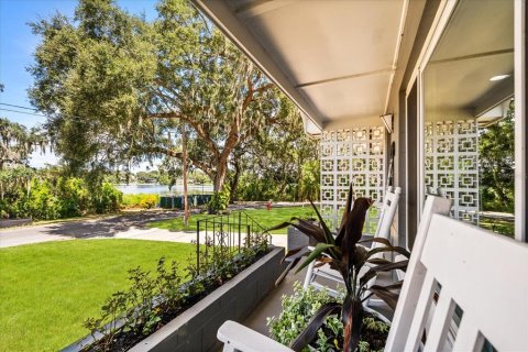House in Tavares, Florida 4 bedrooms, 225.47 sq.m. № 2147475 - photo 4