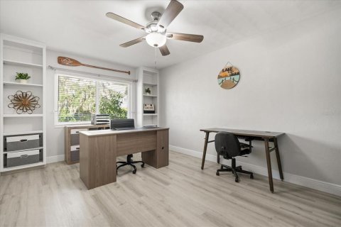 House in Tavares, Florida 4 bedrooms, 225.47 sq.m. № 2147475 - photo 24