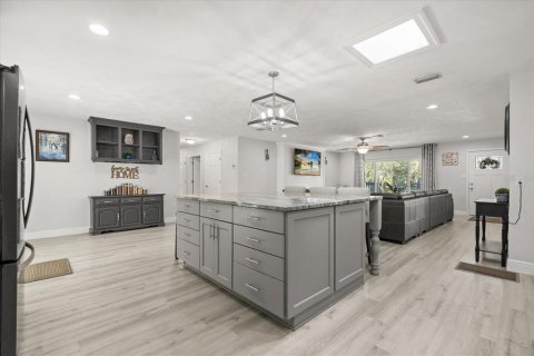 House in Tavares, Florida 4 bedrooms, 225.47 sq.m. № 2147475 - photo 13