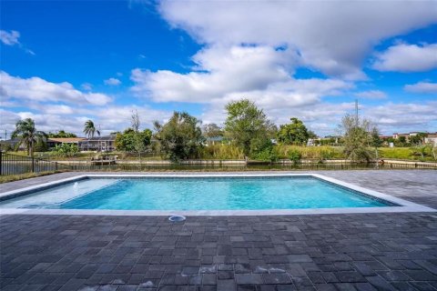 Casa en alquiler en Cape Coral, Florida, 4 dormitorios, 161.19 m2 № 1893624 - foto 25