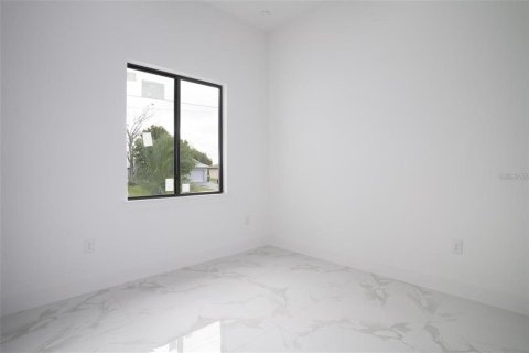 Casa en alquiler en Cape Coral, Florida, 4 dormitorios, 161.19 m2 № 1893624 - foto 17