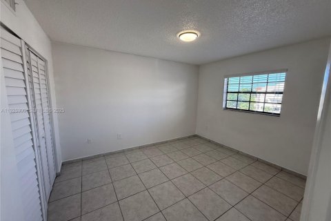 Copropriété à louer à Miami Lakes, Floride: 2 chambres, 90.12 m2 № 1988083 - photo 17