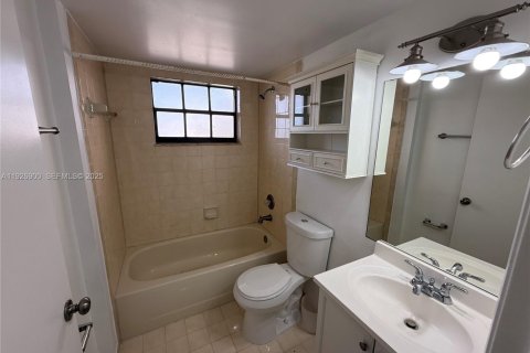 Copropriété à louer à Miami Lakes, Floride: 2 chambres, 90.12 m2 № 1988083 - photo 19