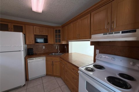 Copropriété à louer à Miami Lakes, Floride: 2 chambres, 90.12 m2 № 1988083 - photo 7