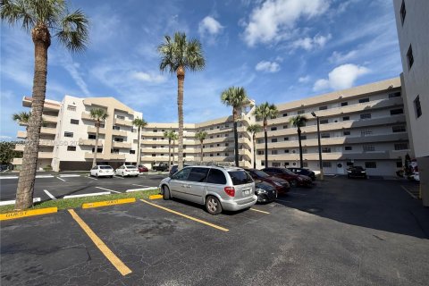 Copropriété à louer à Miami Lakes, Floride: 2 chambres, 90.12 m2 № 1988083 - photo 3