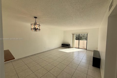 Copropriété à louer à Miami Lakes, Floride: 2 chambres, 90.12 m2 № 1988083 - photo 9
