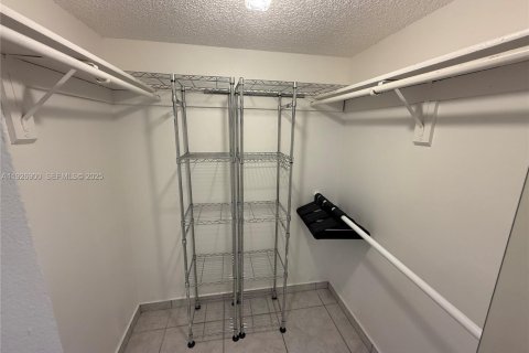 Copropriété à louer à Miami Lakes, Floride: 2 chambres, 90.12 m2 № 1988083 - photo 14