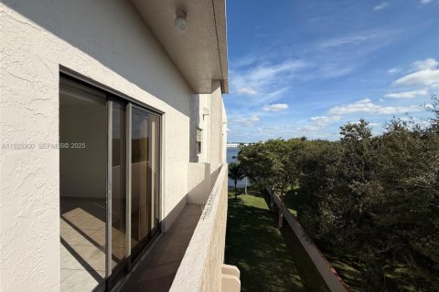 Copropriété à louer à Miami Lakes, Floride: 2 chambres, 90.12 m2 № 1988083 - photo 20