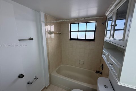 Copropriété à louer à Miami Lakes, Floride: 2 chambres, 90.12 m2 № 1988083 - photo 18