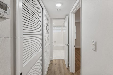 Condominio en venta en Key Biscayne, Florida, 1 dormitorio, 56.48 m2 № 2026052 - foto 15