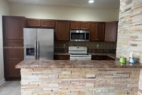 Touwnhouse à vendre à Miami, Floride: 5 chambres, 214.79 m2 № 2186948 - photo 7