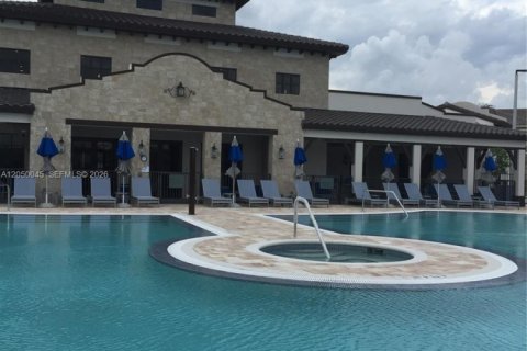 Touwnhouse à vendre à Miami, Floride: 5 chambres, 214.79 m2 № 2186948 - photo 26