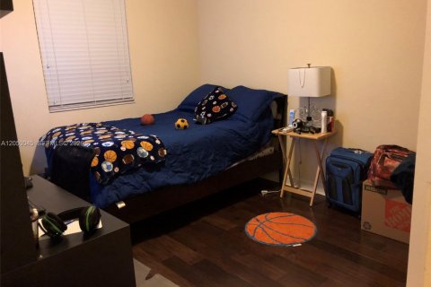 Touwnhouse à vendre à Miami, Floride: 5 chambres, 214.79 m2 № 2186948 - photo 17