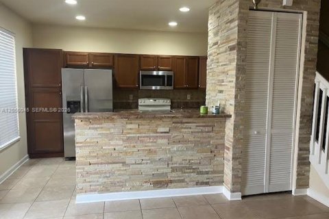 Touwnhouse à vendre à Miami, Floride: 5 chambres, 214.79 m2 № 2186948 - photo 8