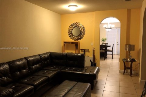 Touwnhouse à vendre à Miami, Floride: 5 chambres, 214.79 m2 № 2186948 - photo 12