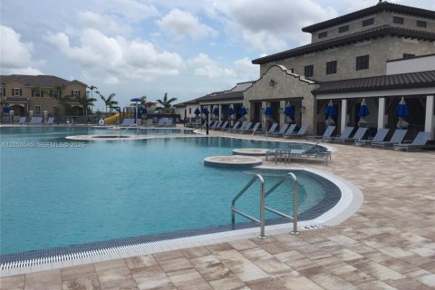 Touwnhouse à vendre à Miami, Floride: 5 chambres, 214.79 m2 № 2186948 - photo 25