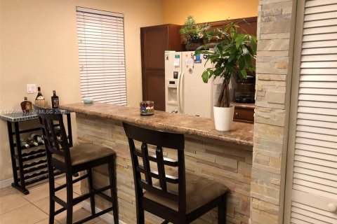 Touwnhouse à vendre à Miami, Floride: 5 chambres, 214.79 m2 № 2186948 - photo 9