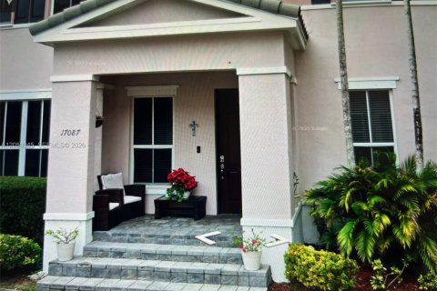 Touwnhouse à vendre à Miami, Floride: 5 chambres, 214.79 m2 № 2186948 - photo 3